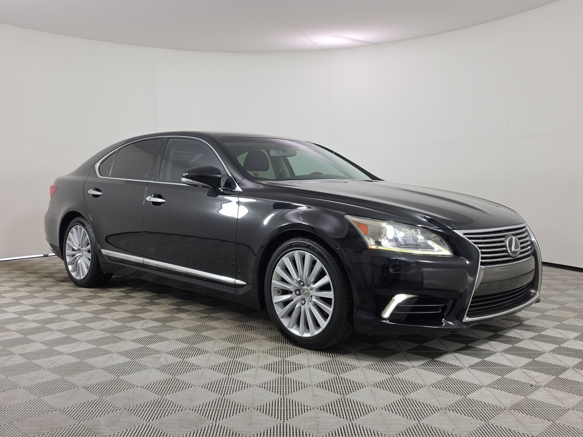 2014 Lexus LS 500 460's photo