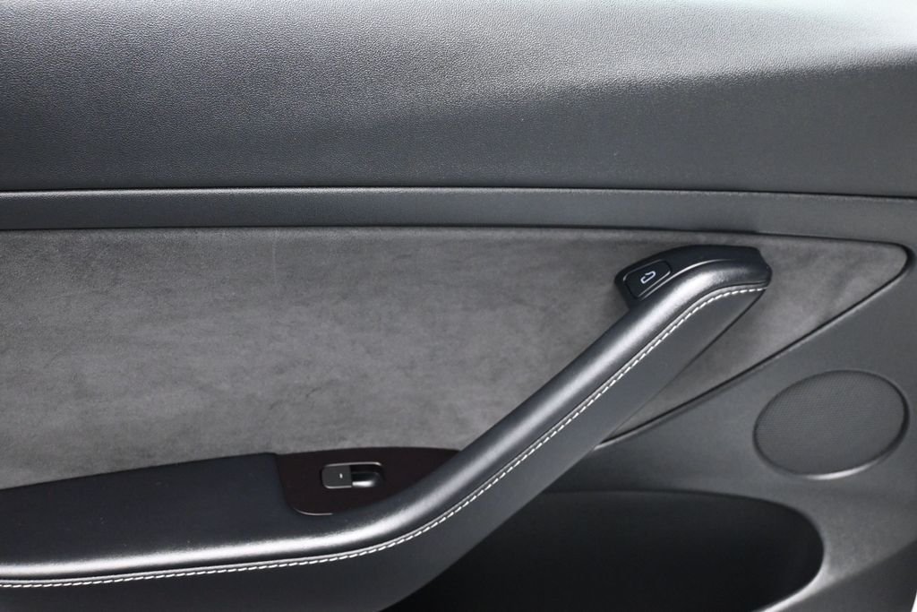 Used 2022 White Tesla Base image 9