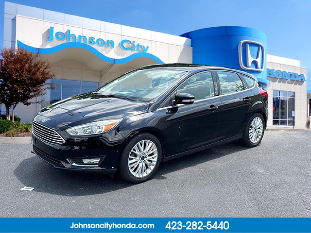 2017 Ford Focus 5 Door Hatch Titanium's photo