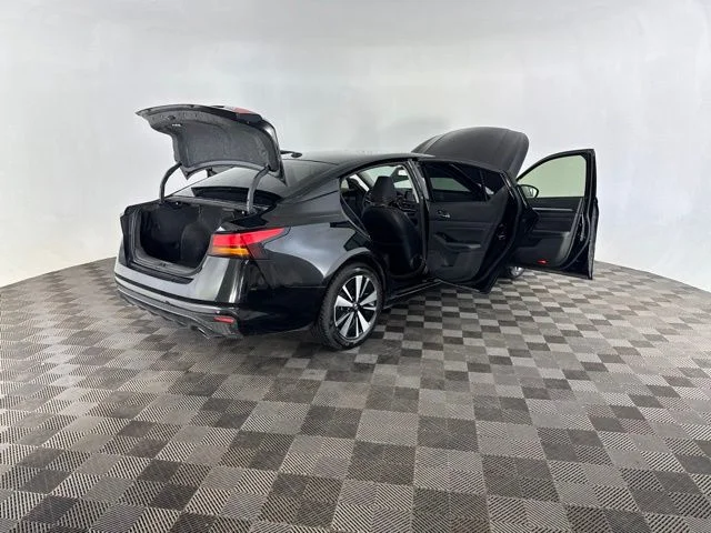 Used 2020 Black Nissan 2.5 SL image 14