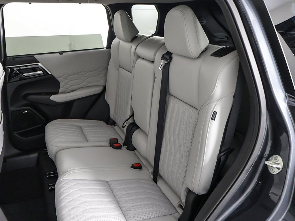 2025 Mitsubishi Outlander SEL - Photo 35