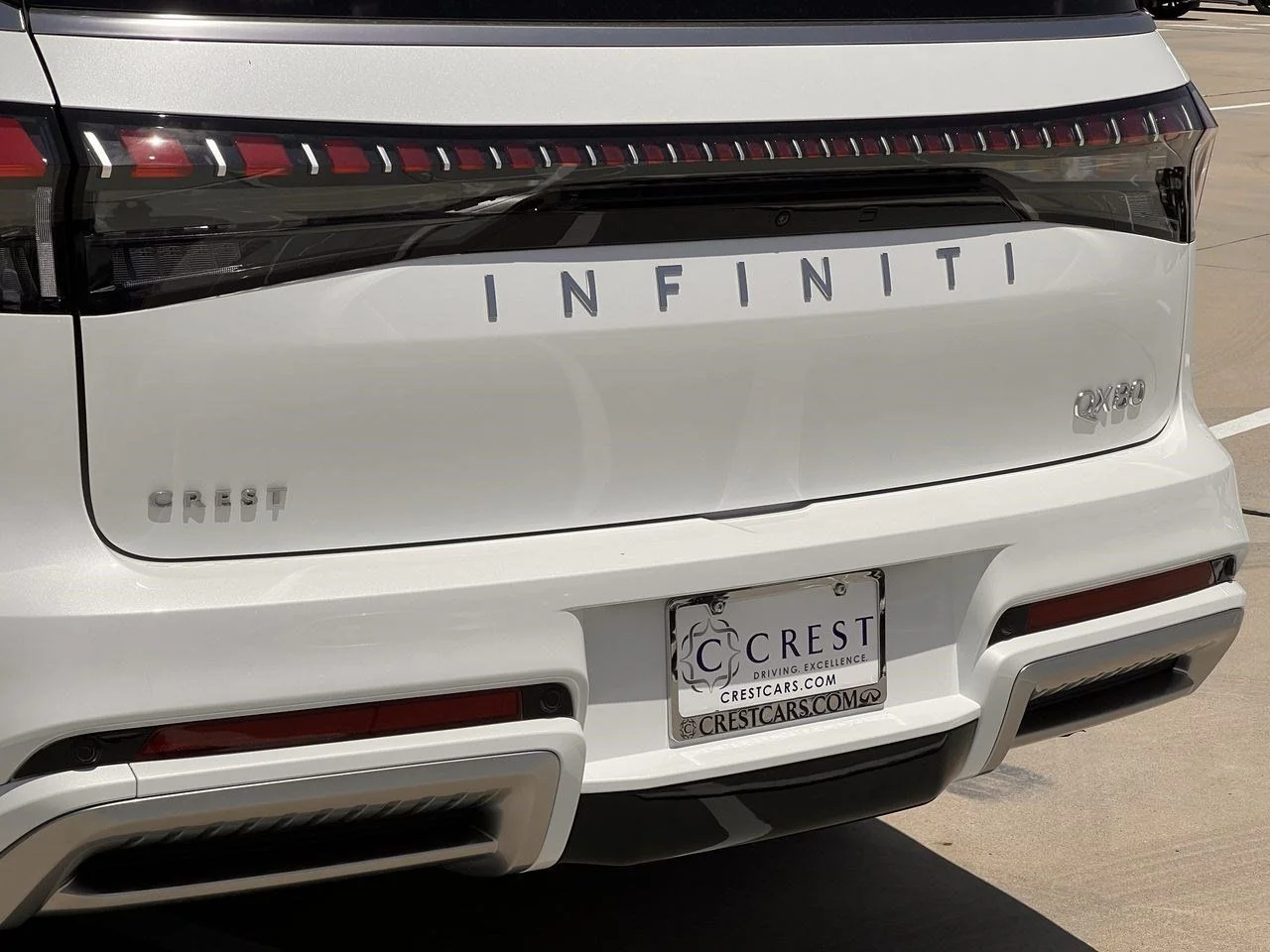 New 2027 RADIANT WHITE INFINITI Luxe 2WD image 6