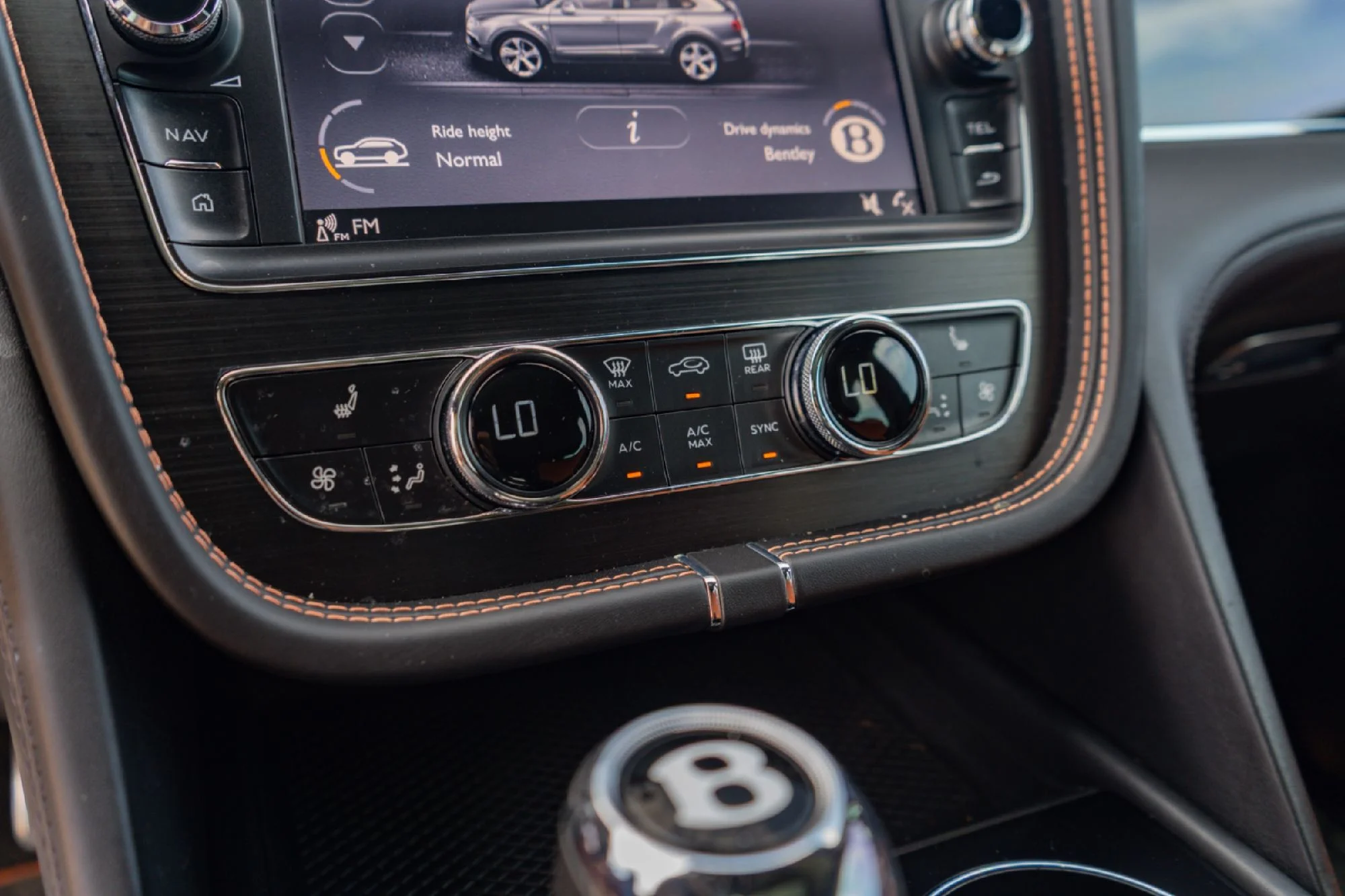 Used 2019 Black Bentley V8 image 19