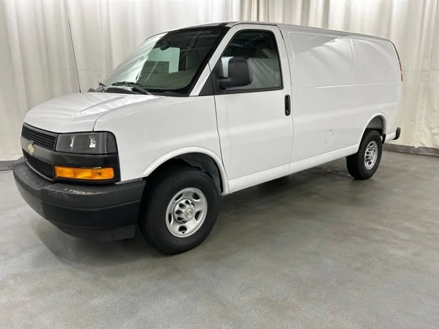New 2026 Summit White Chevrolet WT image 2