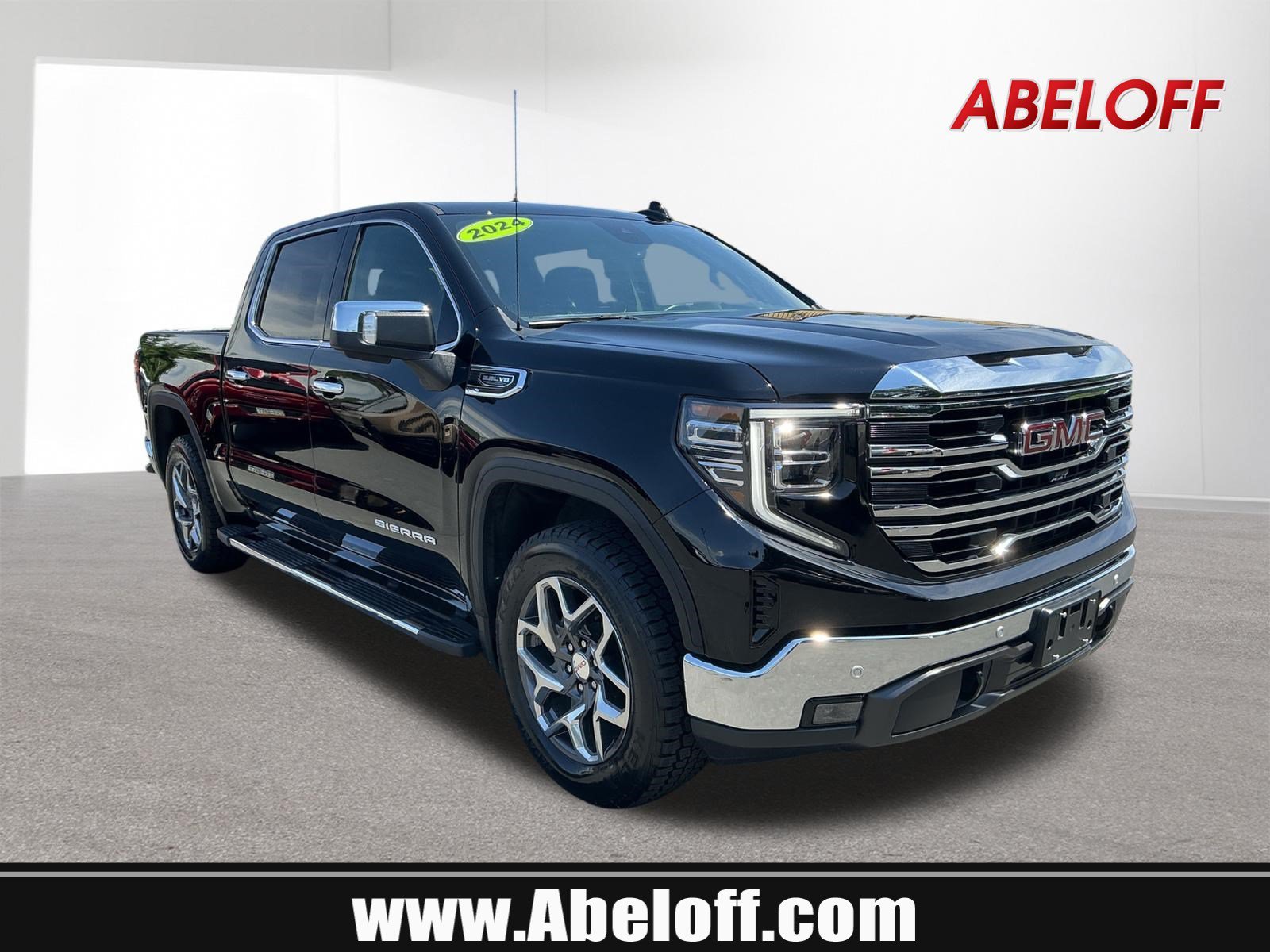 Used 2024 Onyx Black GMC SLT image 1