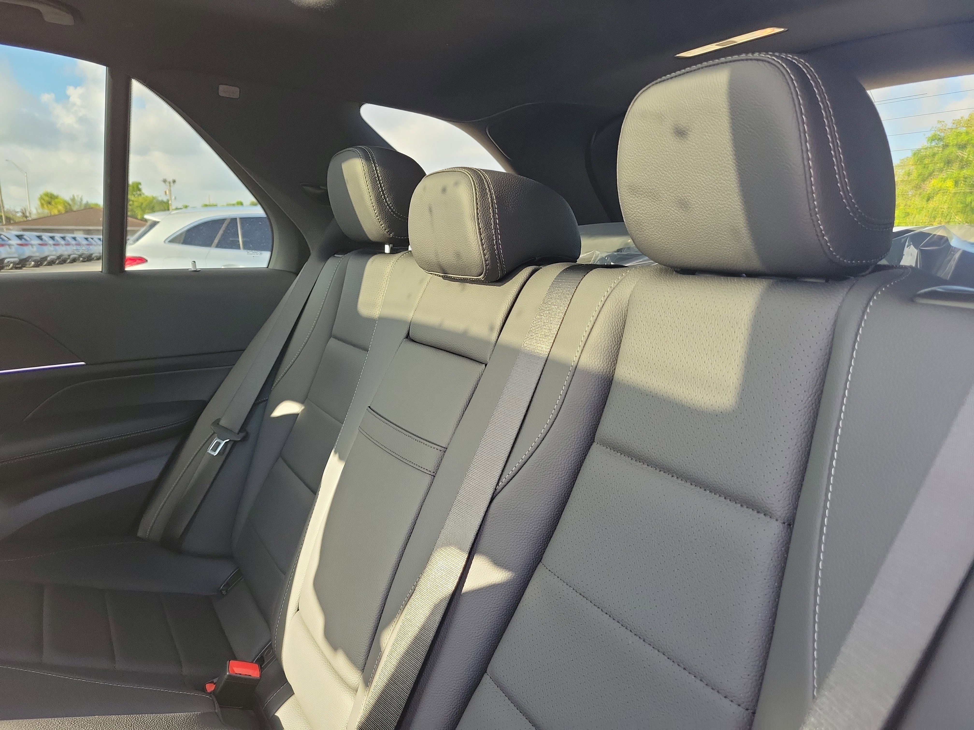 New 2026 MANUFAKTUR Moonlight White Magno Mercedes-Benz GLE 450 image 42