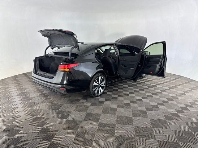 Used 2020 Black Nissan 2.5 SL image 14