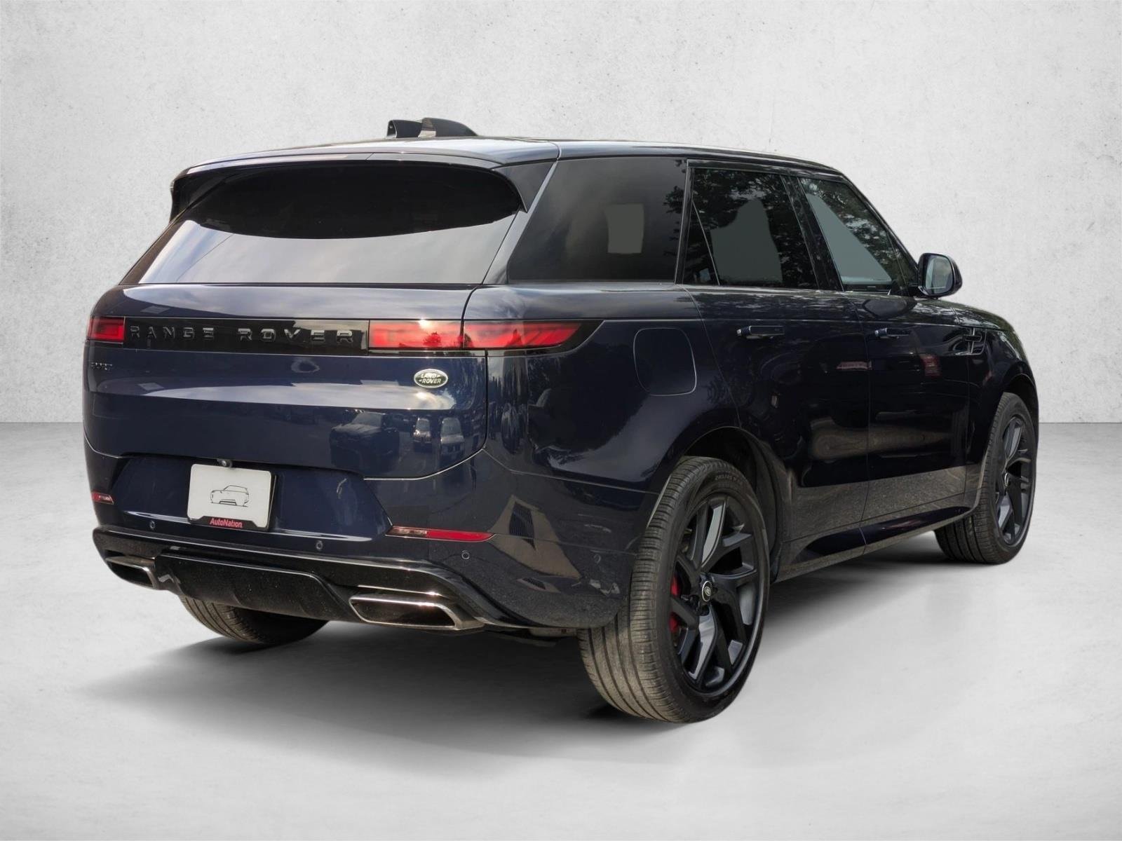 Used 2023 Portofino Blue Metallic Land Rover SE Dynamic image 5