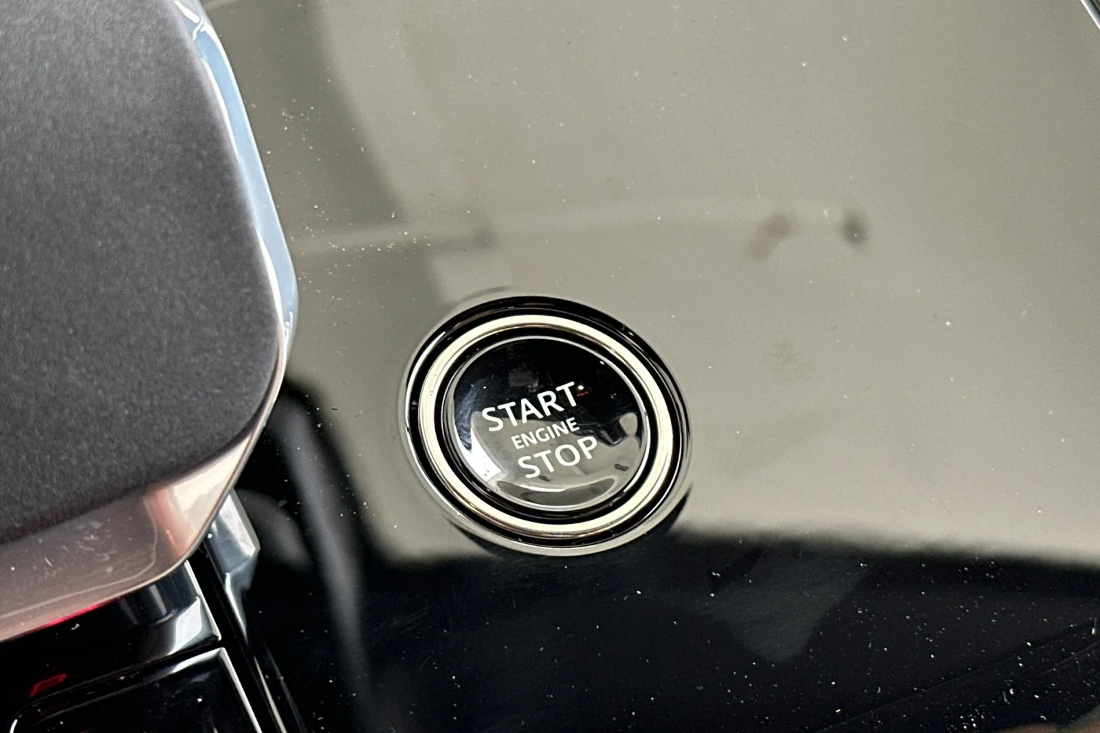 New 2026 Fuji White Land Rover SE image 23
