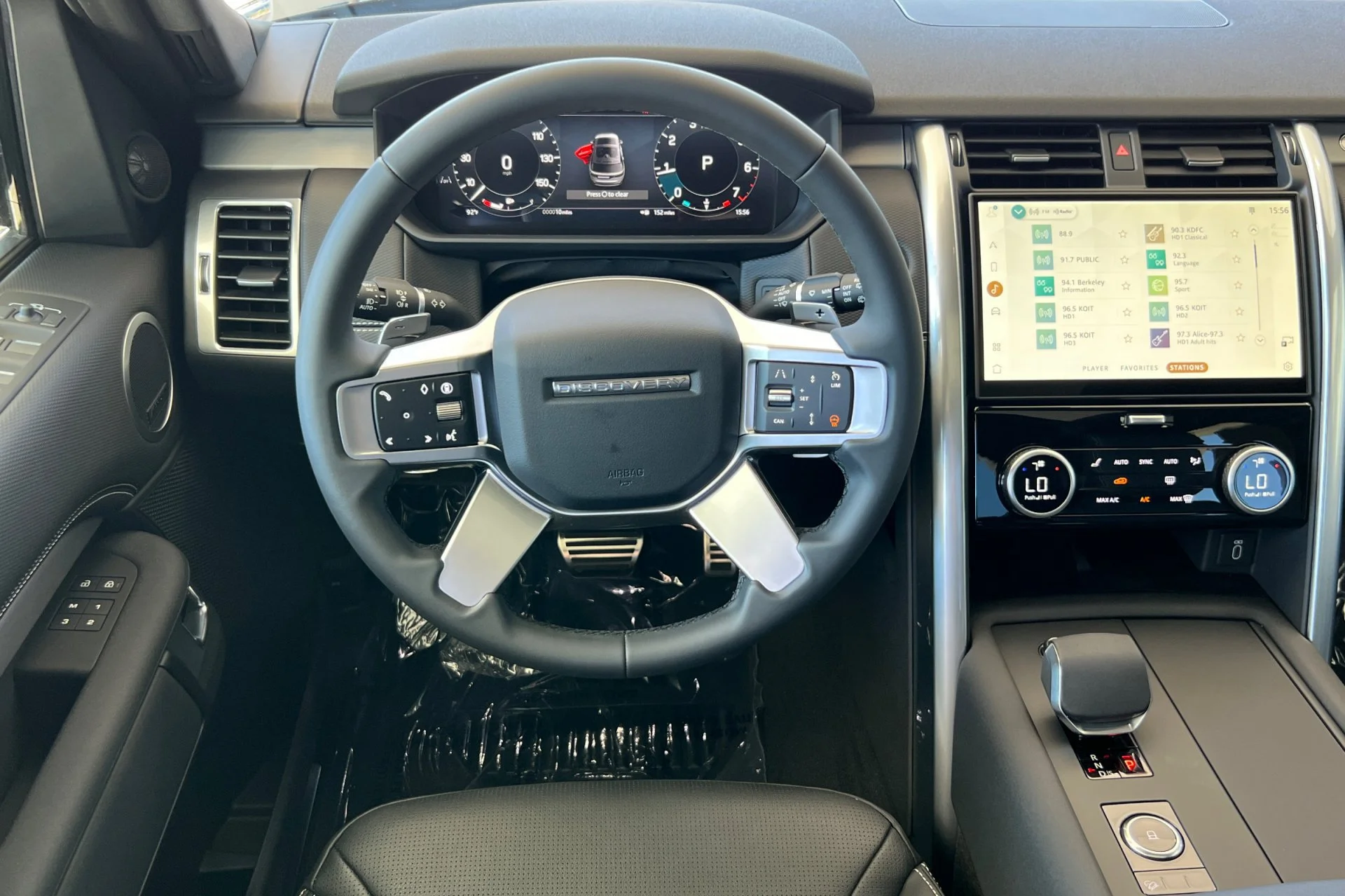 New 2026 Santorini Black Land Rover Dynamic SE image 16