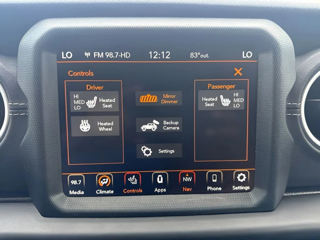 Used 2022 White Jeep Unlimited Sahara image 17