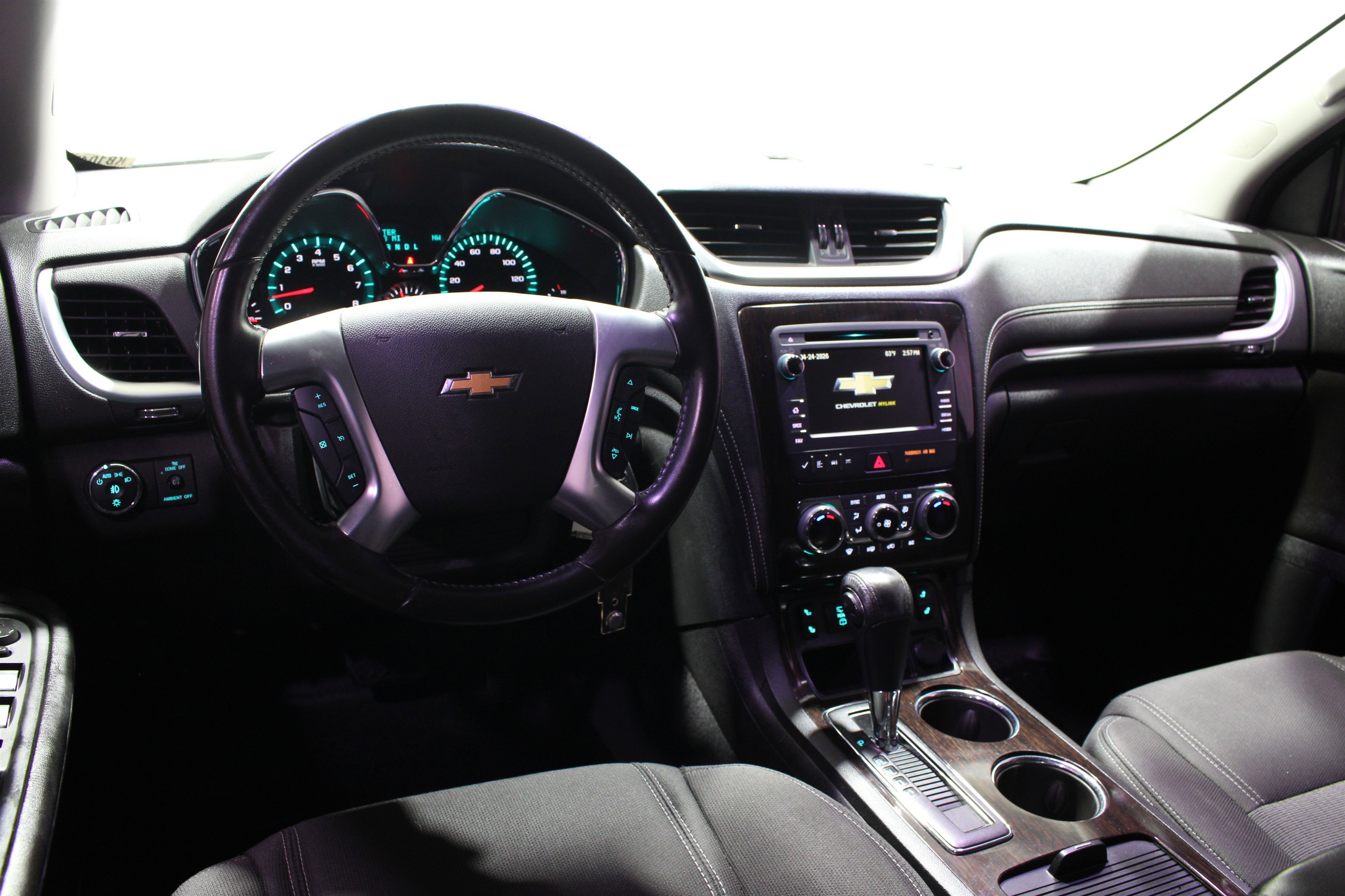 Used 2017 Chevrolet Traverse 2LT with VIN 1GNKRHKD5HJ163608 for sale in Wichita, KS