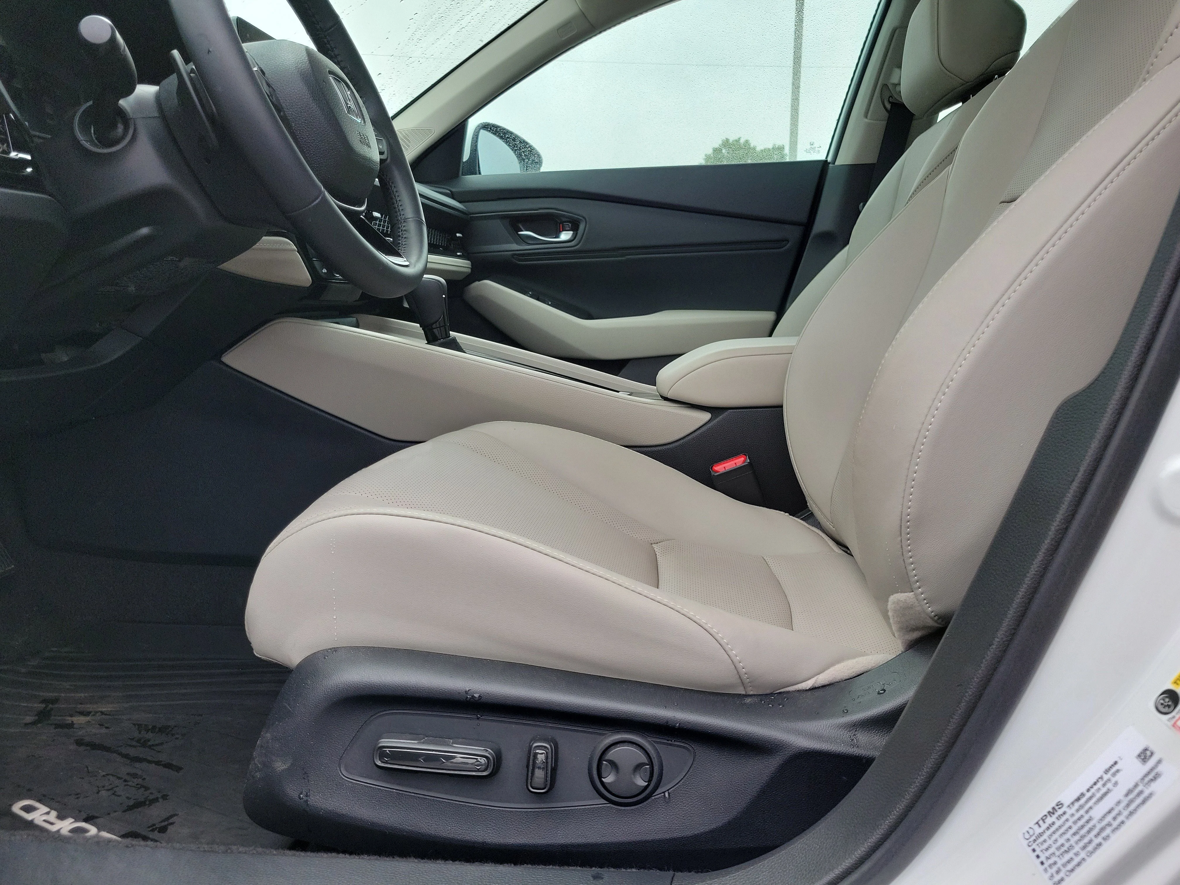 Used 2025 WHITE Honda EX-L image 16