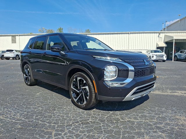 Pre-Owned 2022 Mitsubishi Outlander SE 4D Sport Utility in