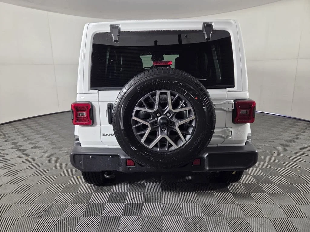 New 2026 Bright White Clear-Coat Exterior Paint Jeep Sahara image 6