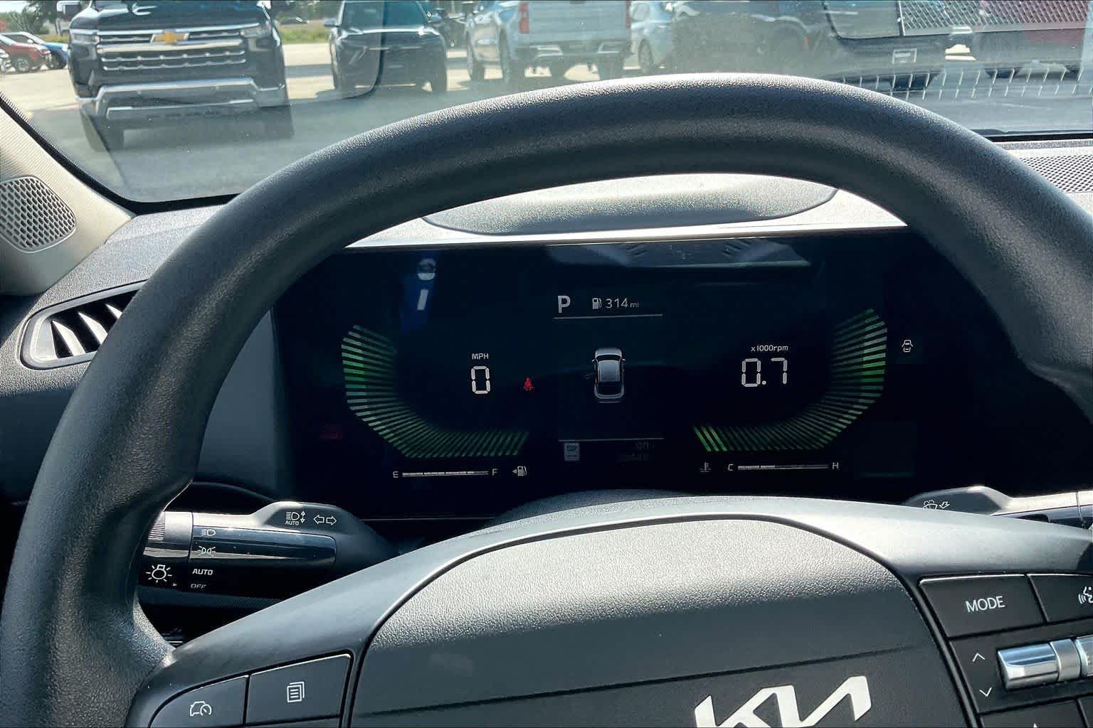 2025 Kia K4 LXS - Photo 24