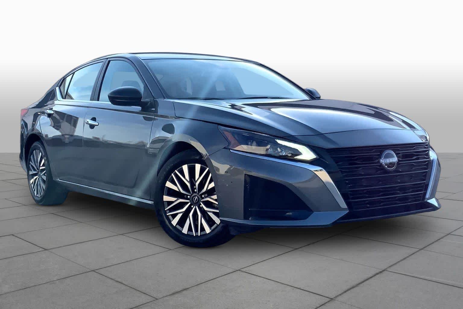 Used 2025 Gun Metallic Nissan SV image 3