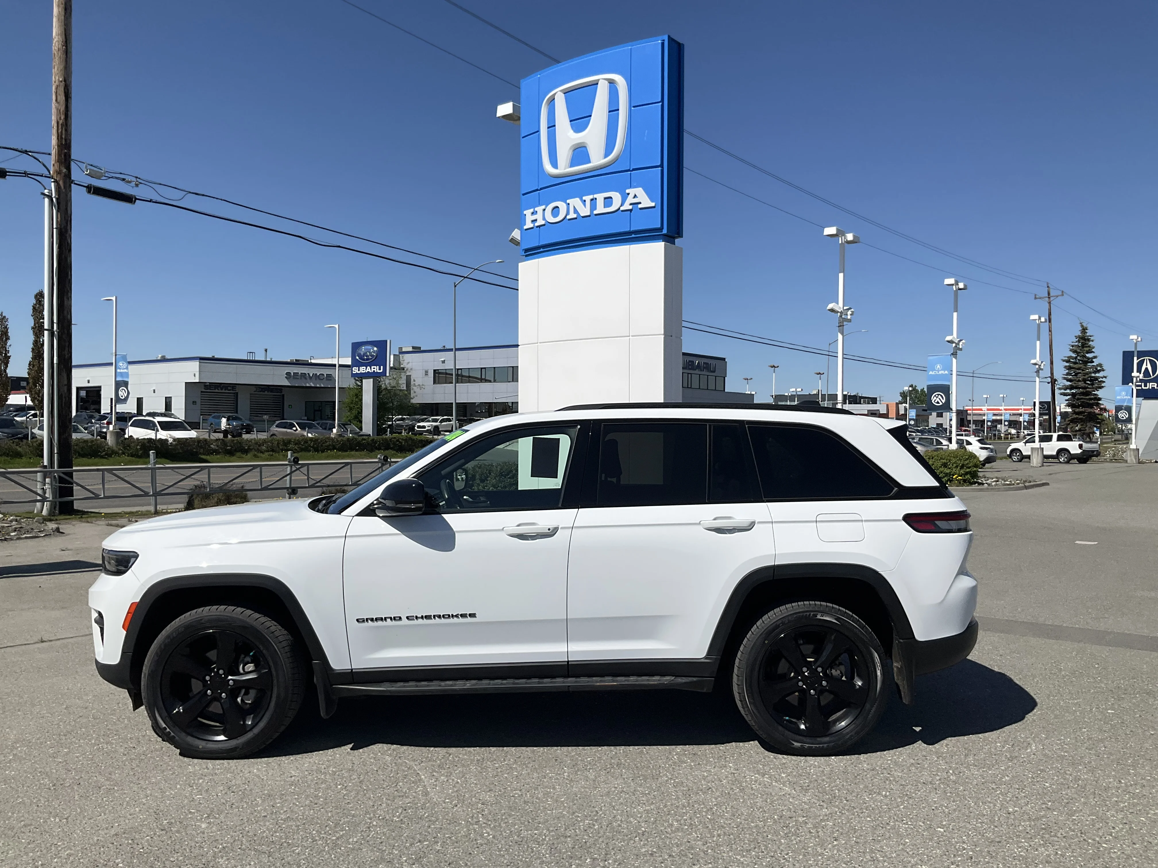 Used 2024 Bright White Jeep Altitude image 3
