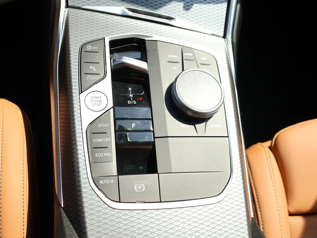 2025 BMW 3 Series 330i - Photo 38