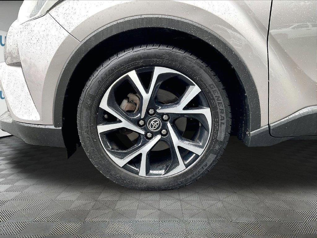 Used 2019 Silver Toyota XLE image 21