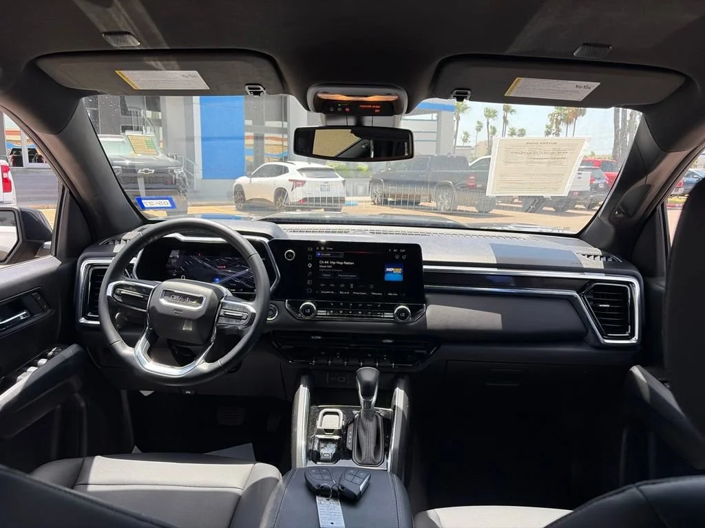 Used 2025 Onyx Black GMC Elevation image 13