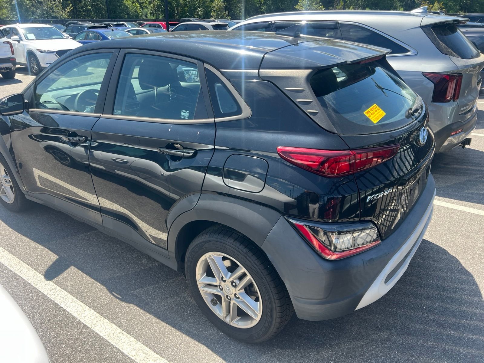 Used 2022 Black Hyundai SE image 6
