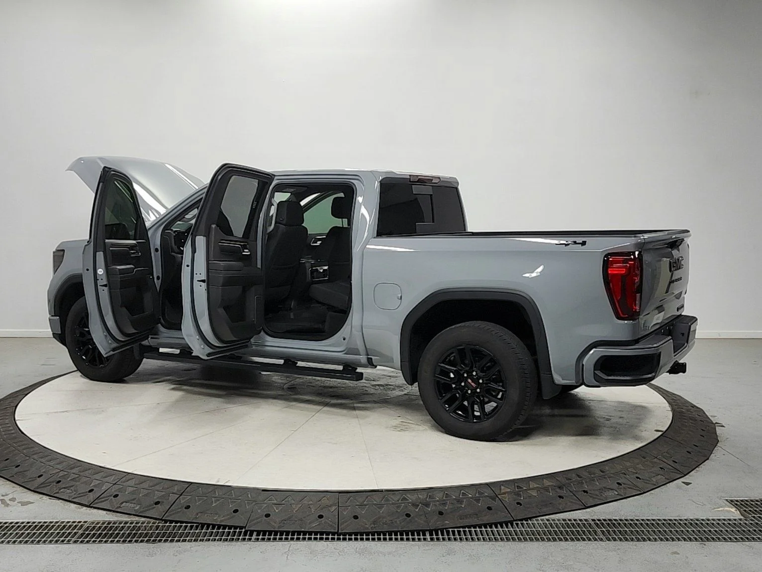 Used 2024 Gray GMC Elevation image 13