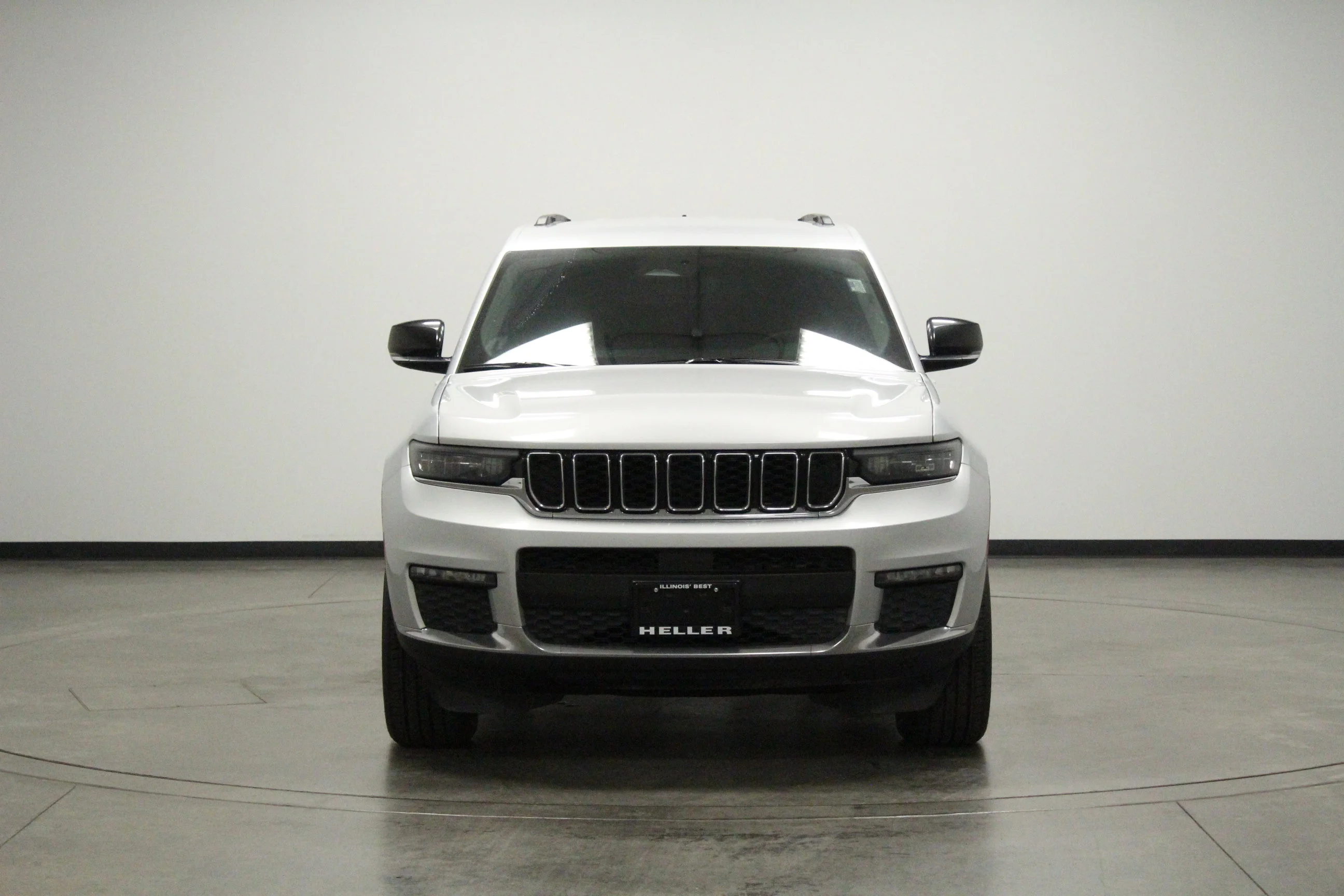 Used 2023 Silver Zynith Jeep Limited image 3