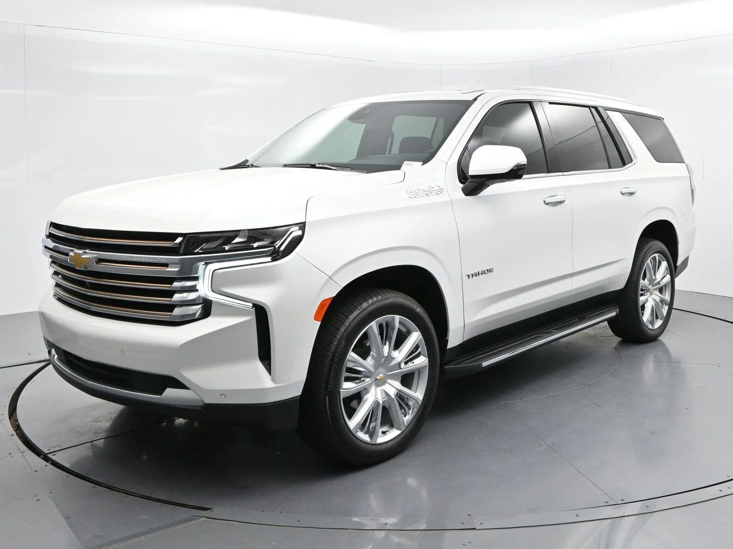 Used 2024 Iridescent Pearl Tricoat Chevrolet High Country image 3