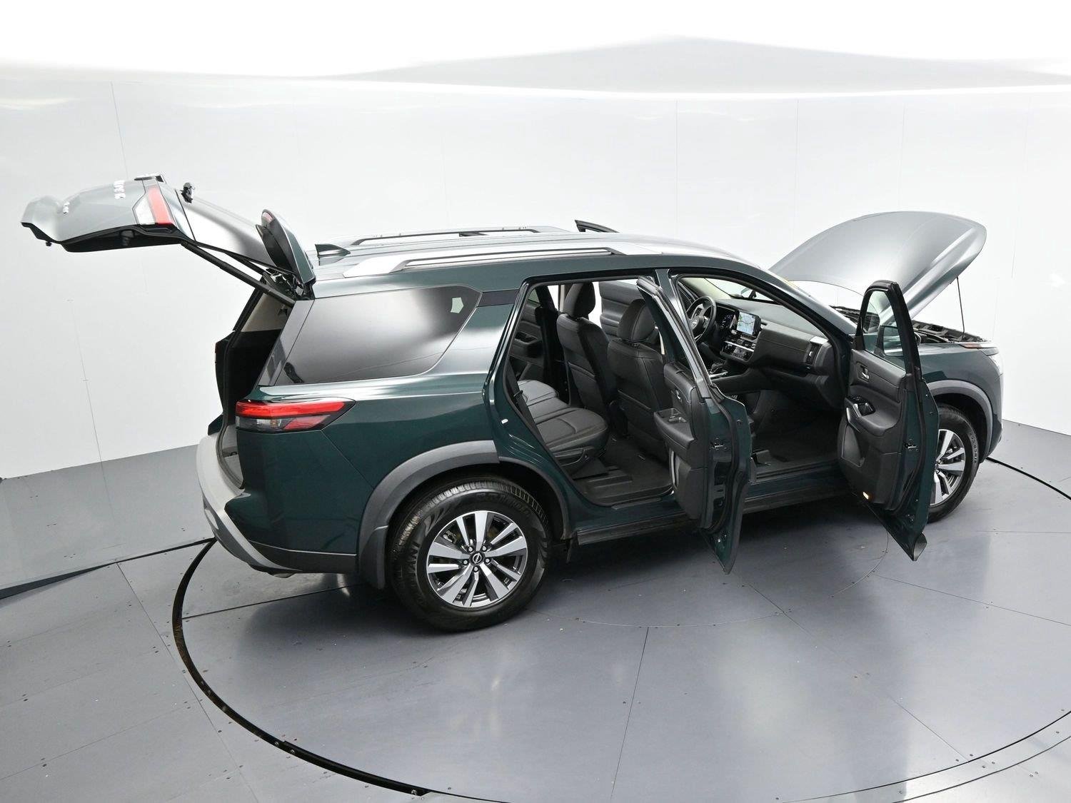 Used 2022 Green Nissan SL image 47
