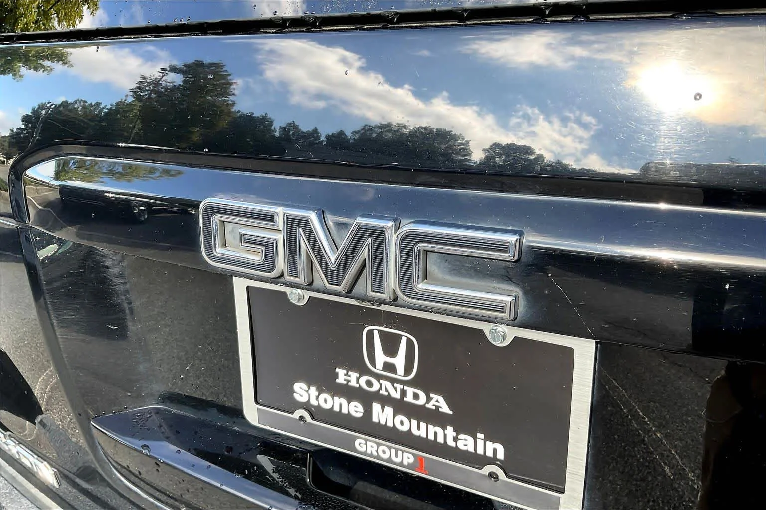 Used 2018 Onyx Black GMC SLE image 28