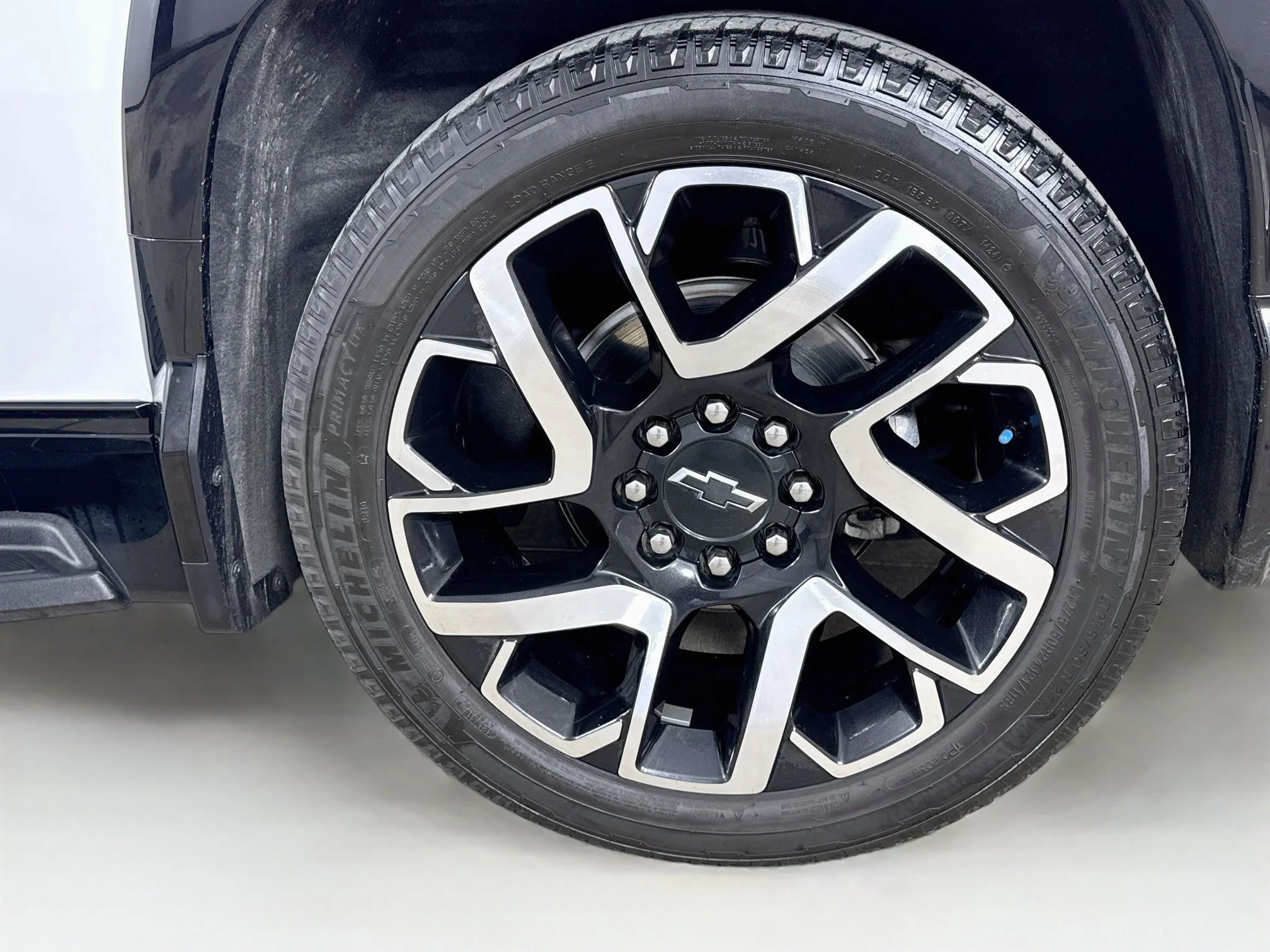 Used 2024 Summit White Chevrolet RST image 34