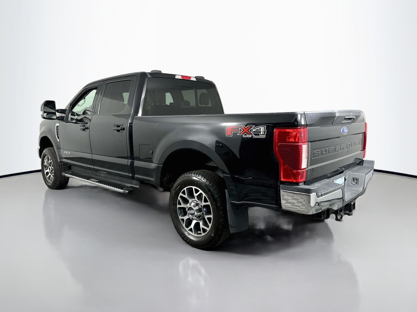 Used 2020 Black Metallic Ford Lariat image 5