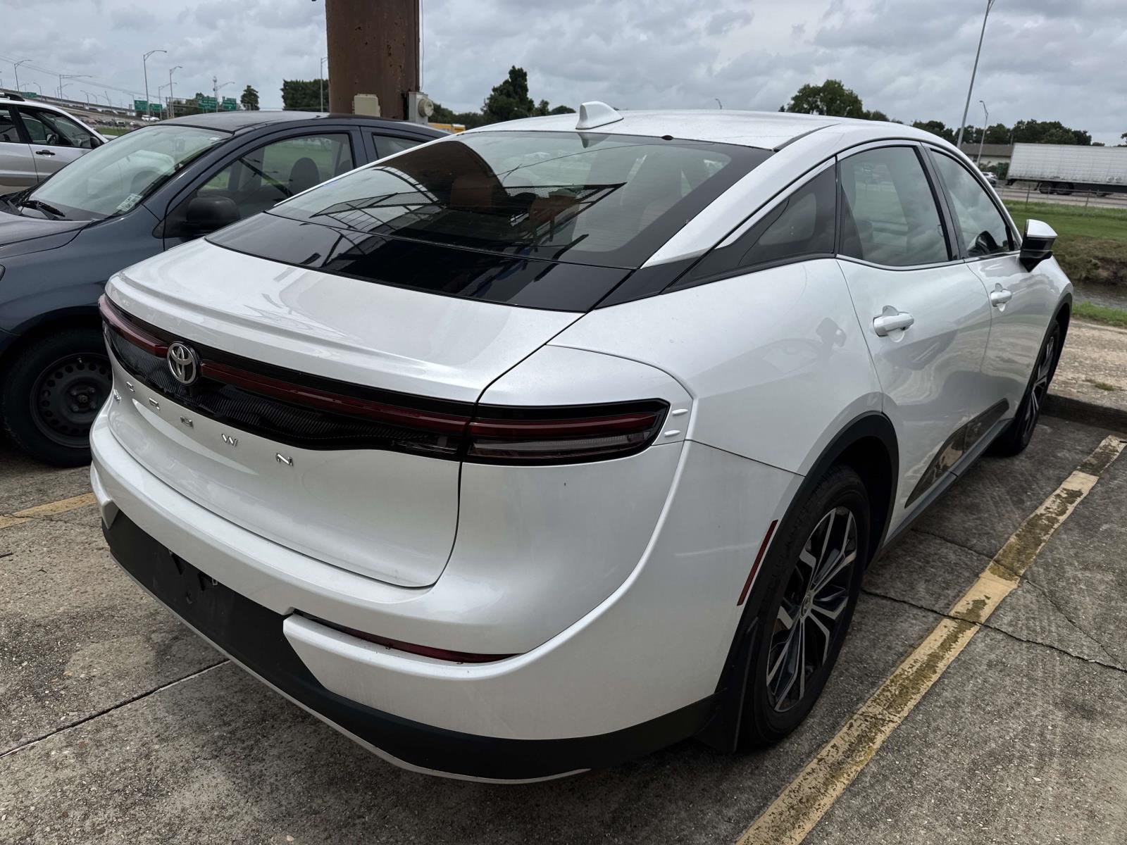 Used 2023 Oxygen White Toyota XLE image 15