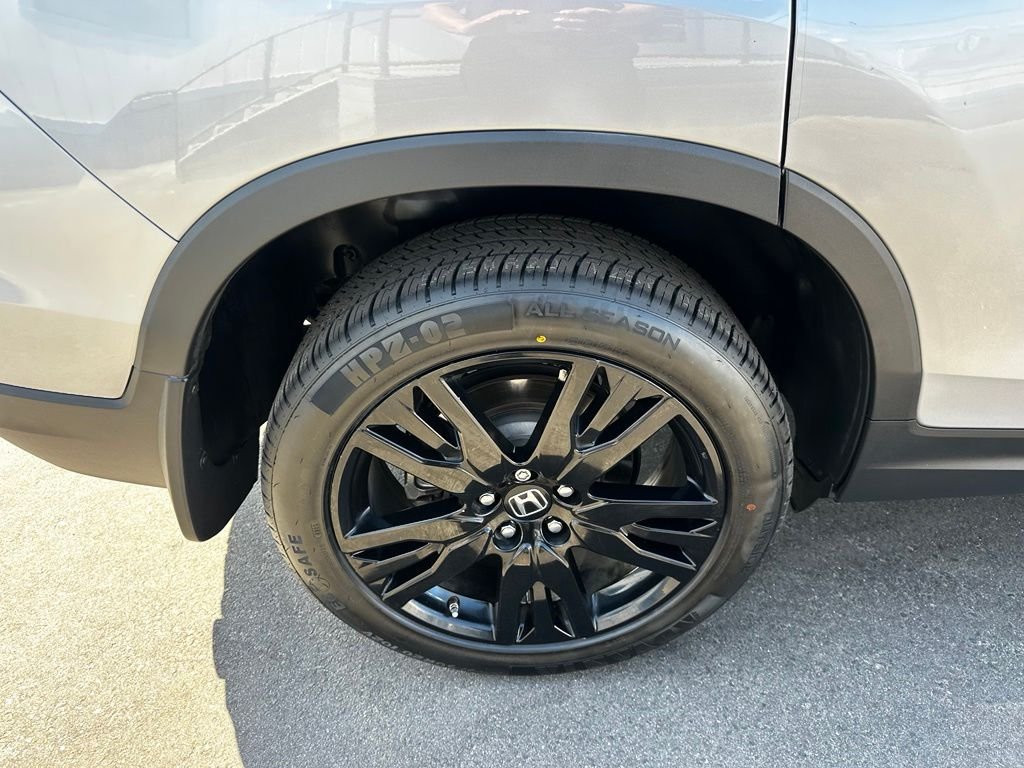 Used 2019  Honda Sport image 12