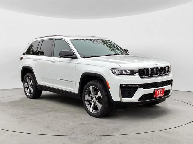 New 2026 Bright White Clearcoat Jeep LIMITED 4X4 image 8
