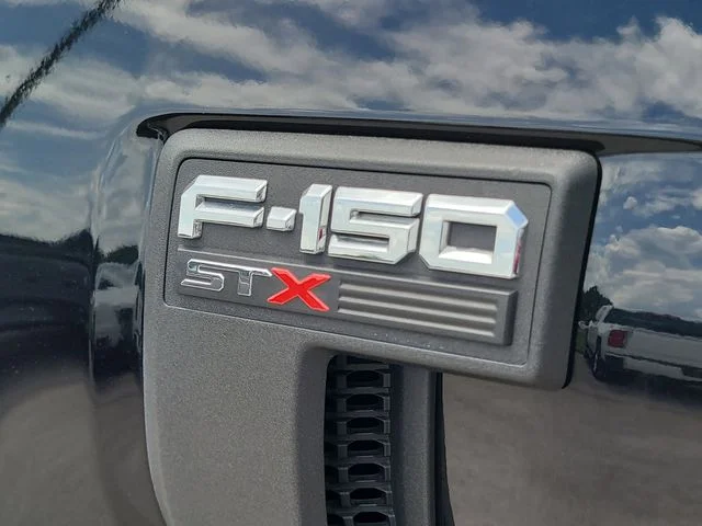 Used 2022 Black Ford XL image 9