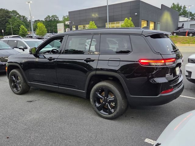 New 2025 Diamond Black Crystal Pearl-Coat Exterior Paint Jeep Limited image 6