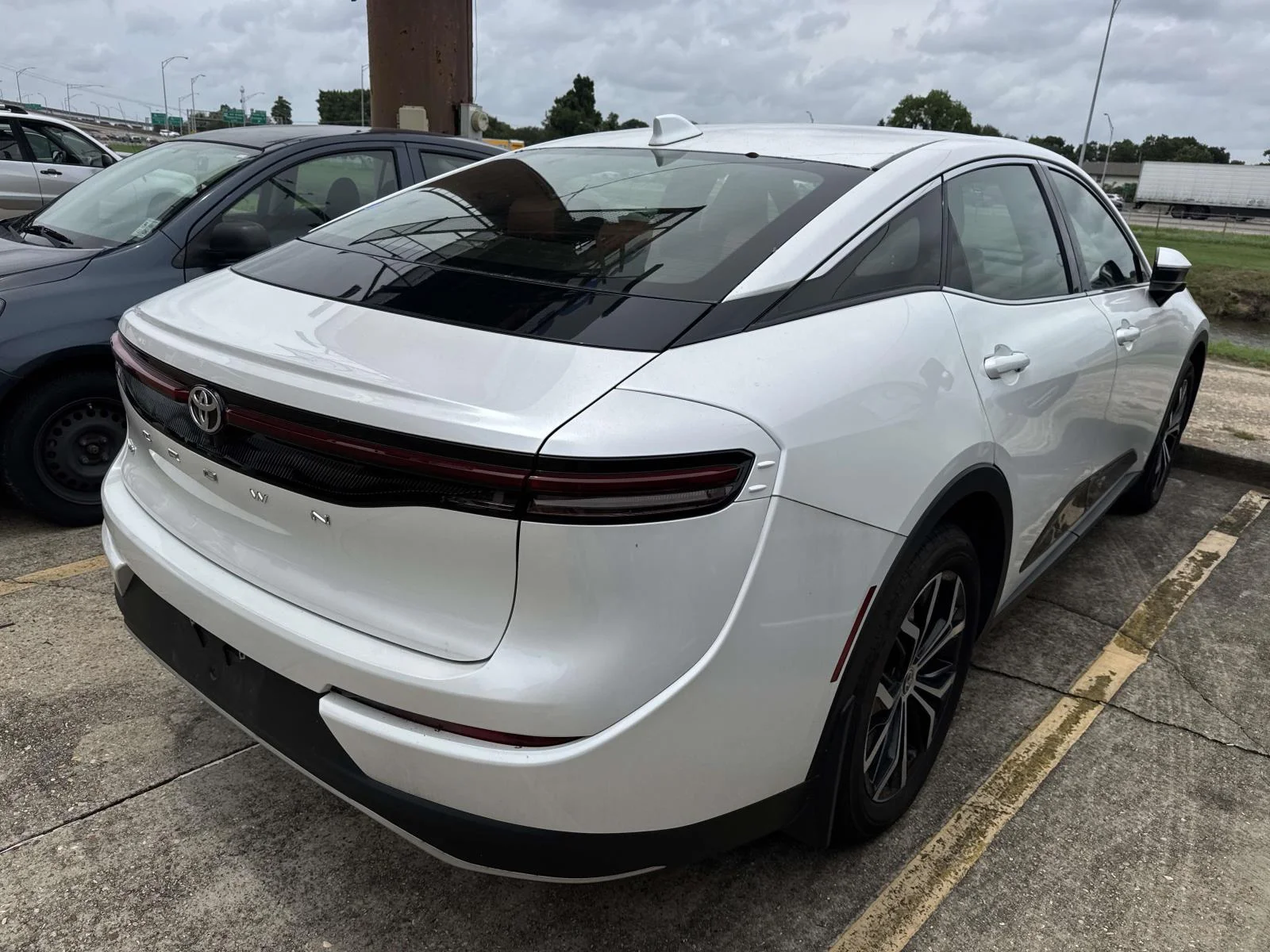 Used 2023 Oxygen White Toyota XLE image 15