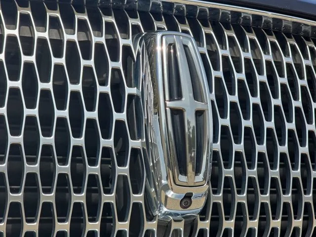 Used 2019 Black Metallic Lincoln Reserve image 35