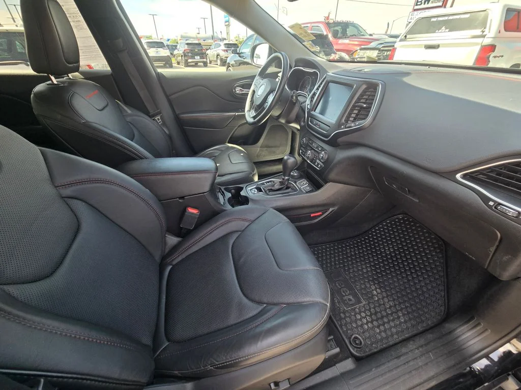 Used 2019 Diamond Black Jeep Trailhawk image 12