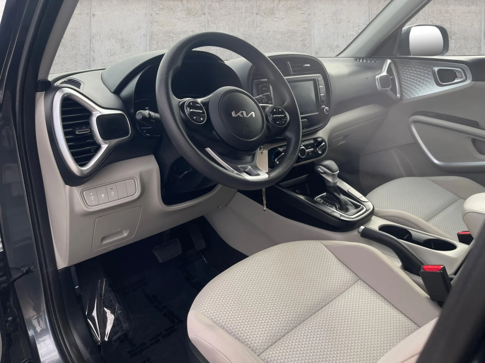 Certified Used 2024 Gravity Gray Kia LX image 10