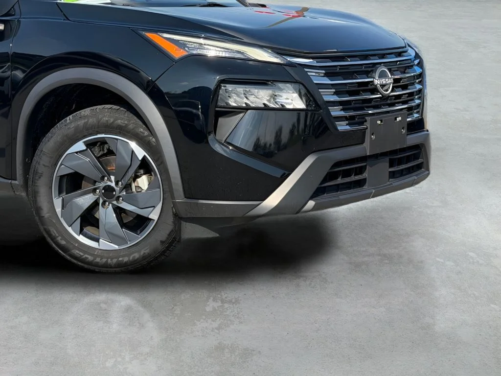Used 2024 Super Black Nissan SV image 3