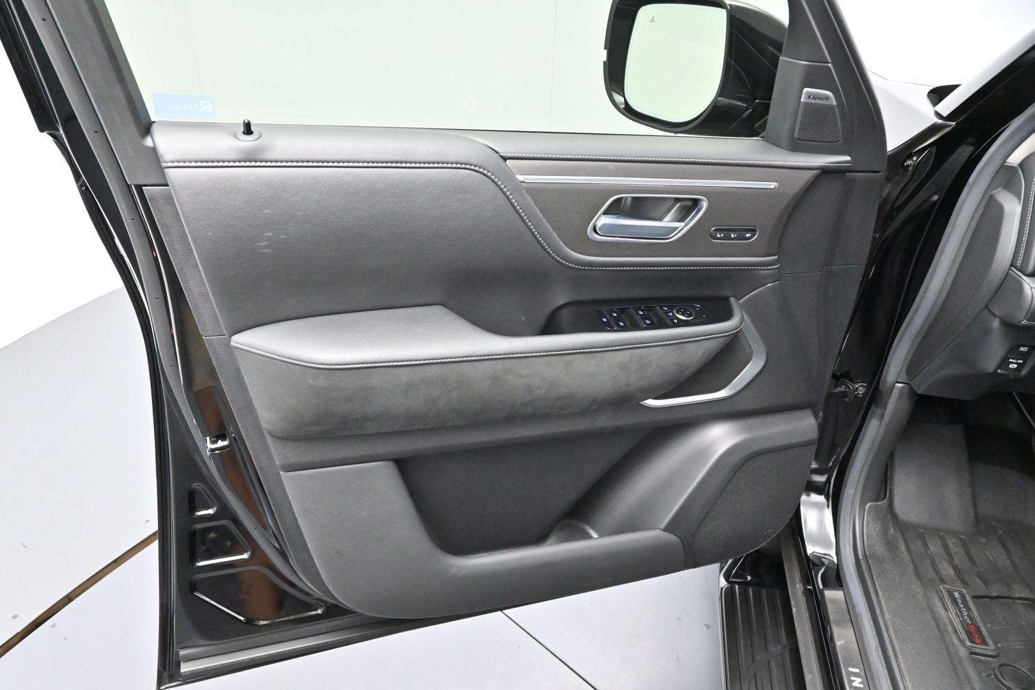 Used 2025 Black Obsidian INFINITI LUXE image 9