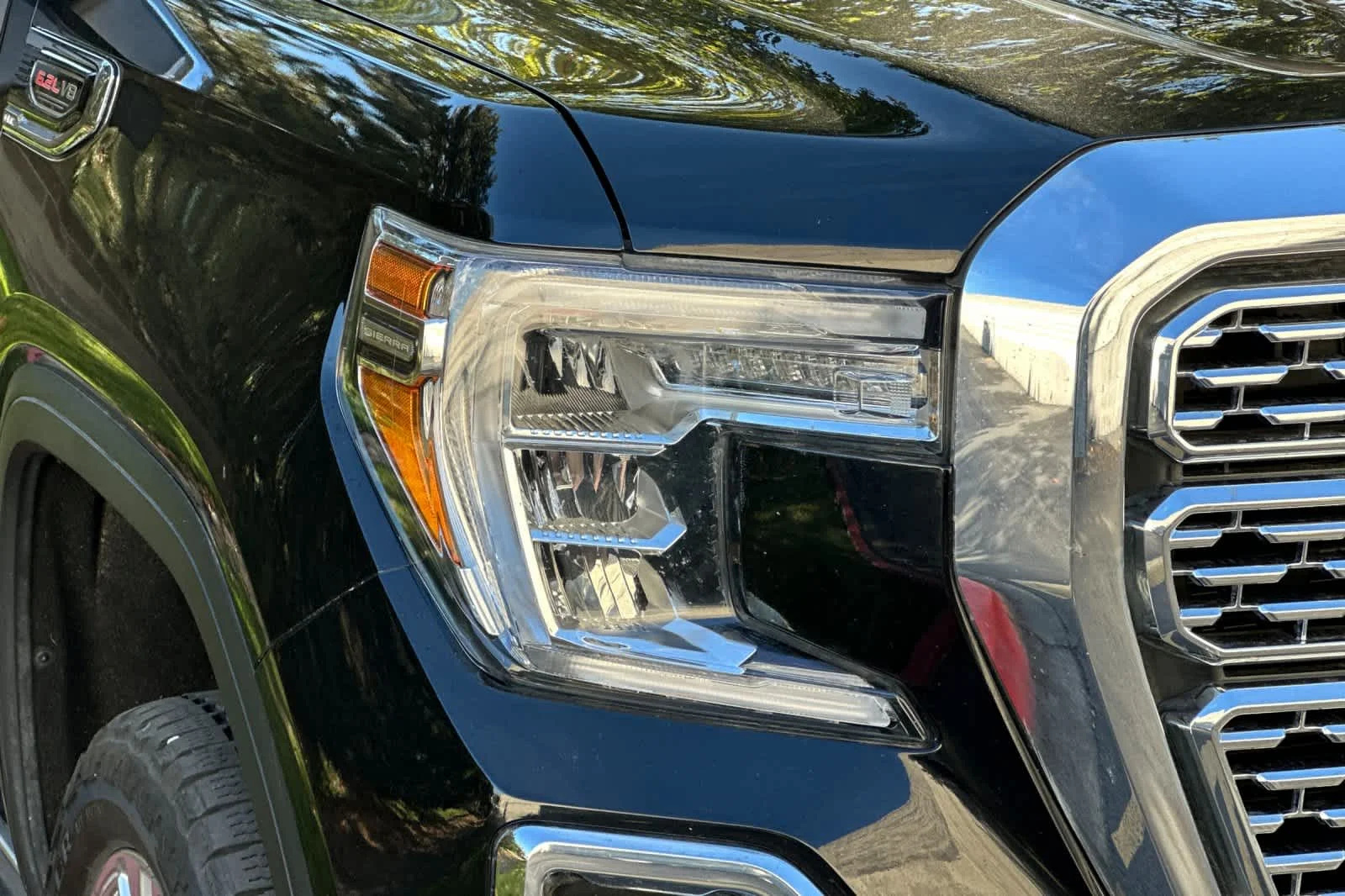 Used 2020 Onyx Black GMC Denali image 8
