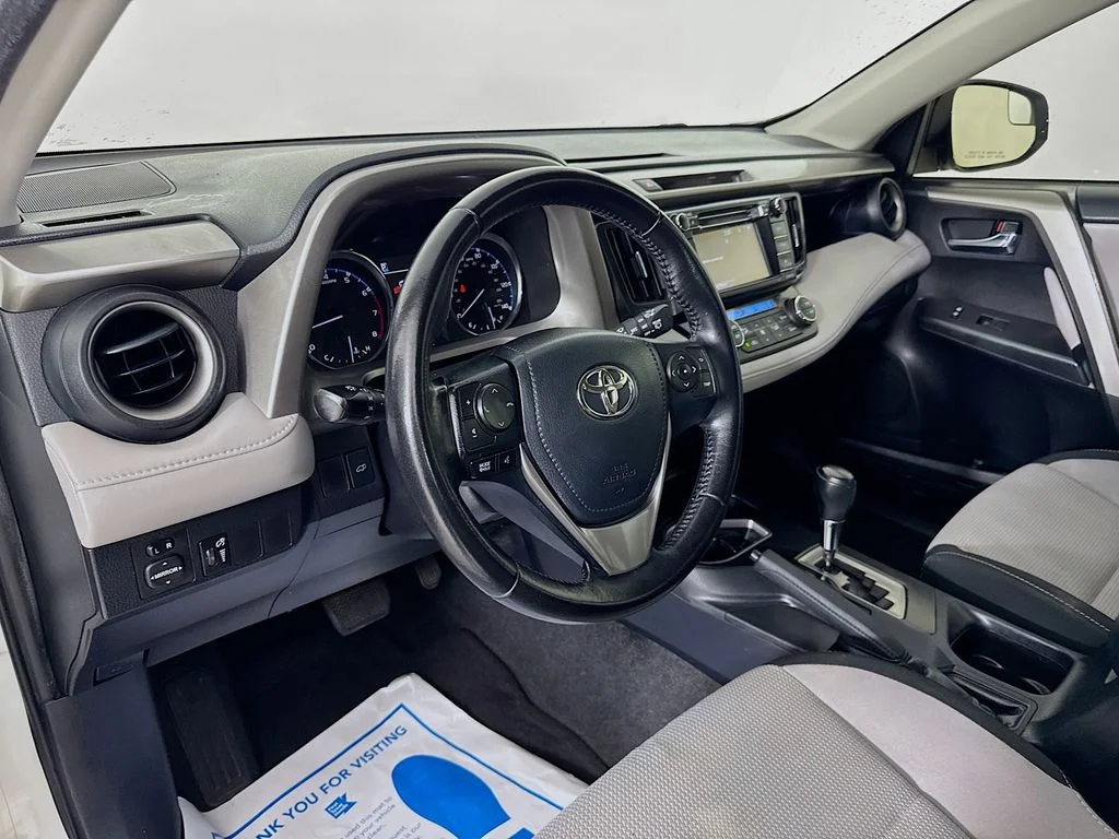 Used 2016 Super White Toyota XLE image 8