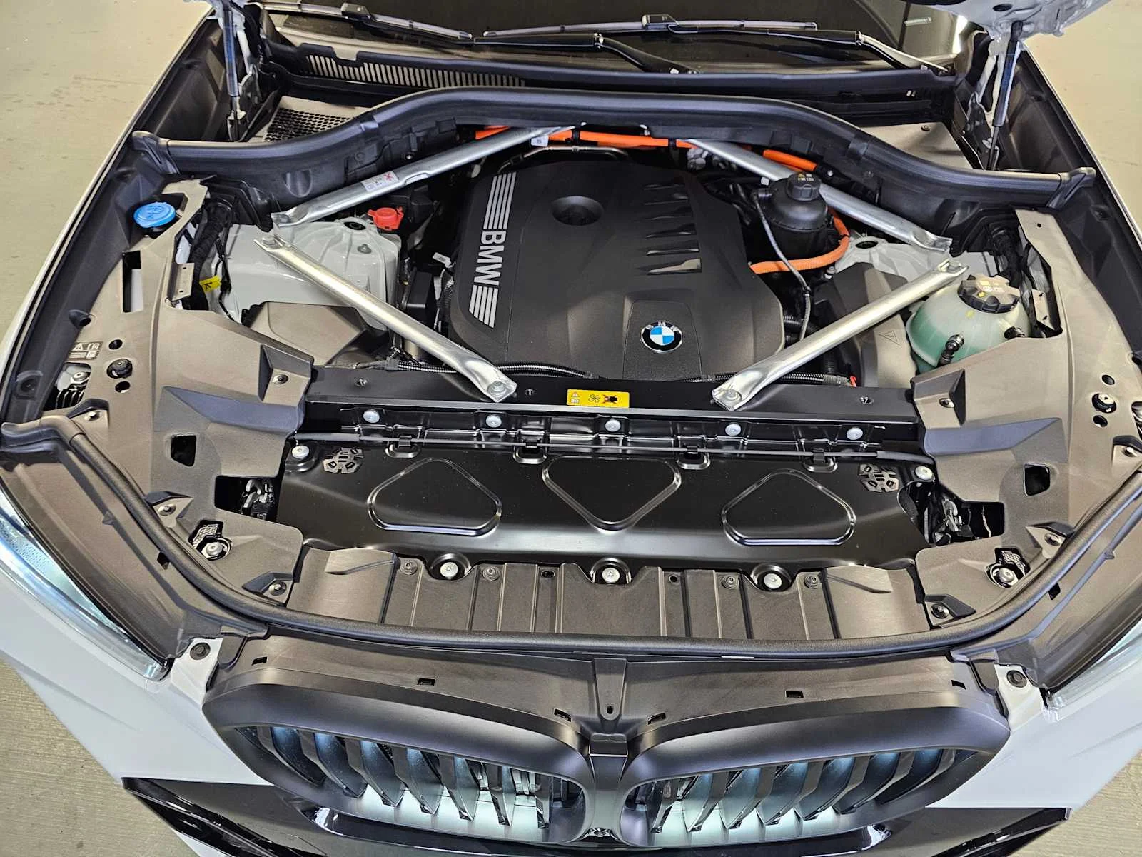 New 2026 Alpine White BMW xDrive50e image 9
