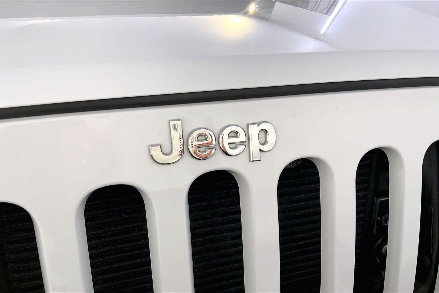 Used 2017 Bright White Clearcoat Jeep Sport image 33