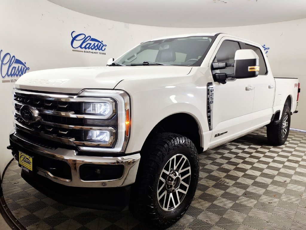 Used 2023 White Ford Lariat image 3