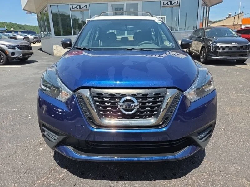 Used 2018 Blue Nissan SR image 2